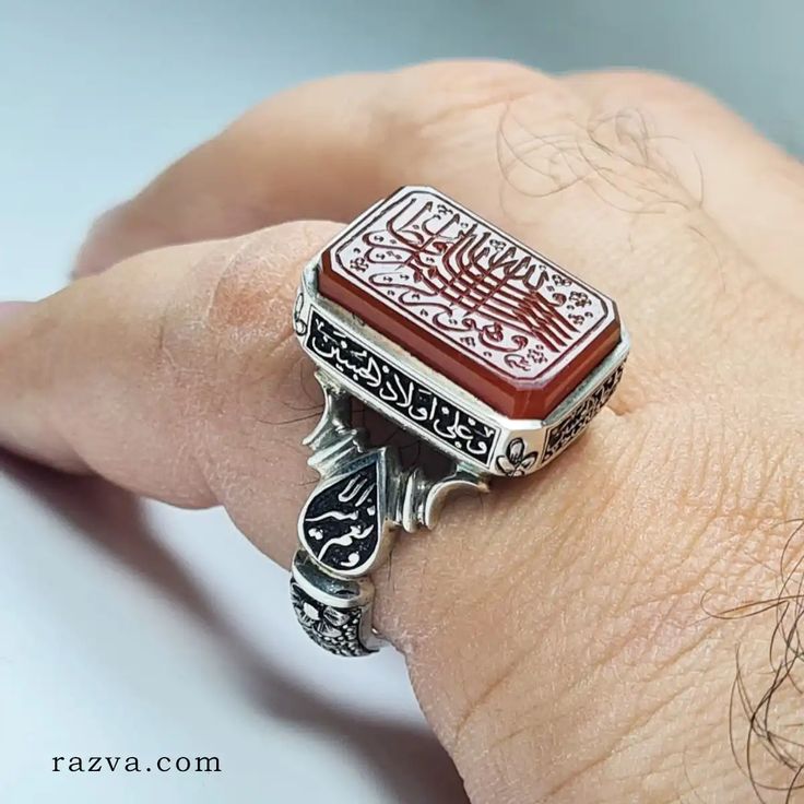 عقيق أحمر منقوش